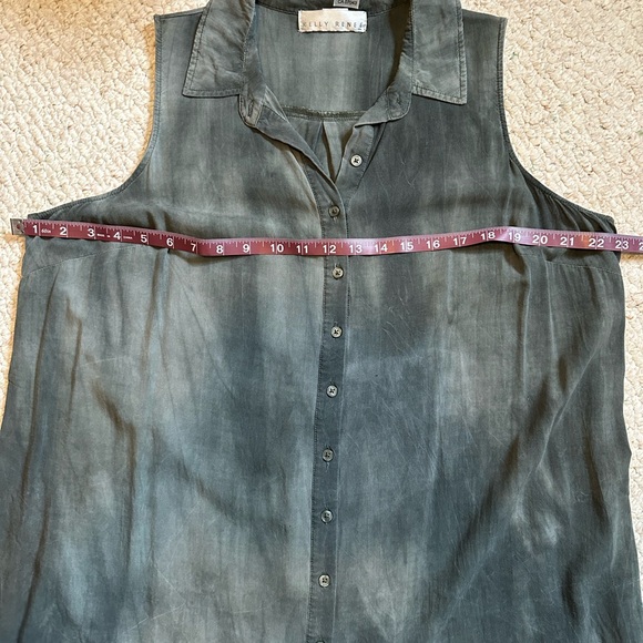 Women's Sleeveless Button-Up Top - Green Wash - Picture 4 of 5